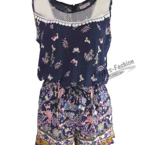 Salopetă scurtă cu 2 buzunare, culoare albastru cu imprimeu multicolor fluturi și flori și elastic la talie