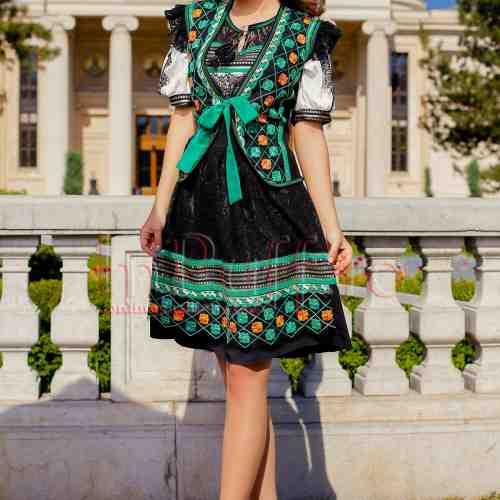 Compleu dama trei piese cu motive traditionale