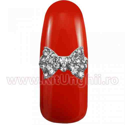 Decoratiuni Unghii 3D - Fundita cu strasuri 04