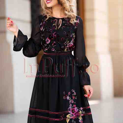 Rochie eleganta din voal negru cu aplicatii din catifea