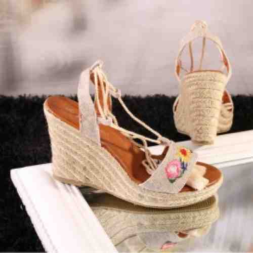 Sandale cu Toc Bej Florence Cod: A229 (CULOARE: Bej, DIMENSIUNE TOC: 10, MARIME: 40)