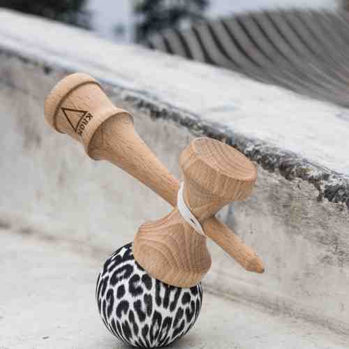Joc de indemanare - Kendama Krom Rubber Specials Snow Leopard | Krom