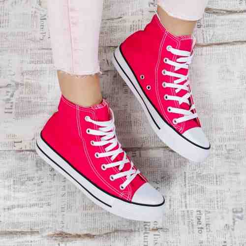 Tenisi dama Katyrana roz