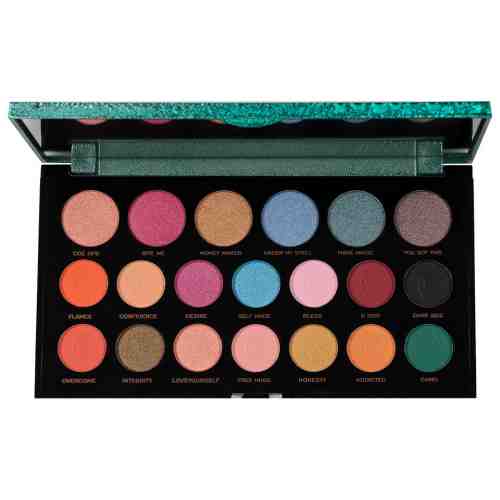 Trusa Farduri MakeUp Revolution x Carmi Make Magic Palette