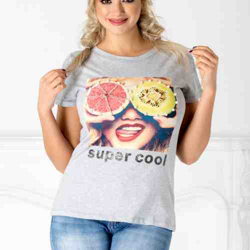 Tricou gri cu aplicatie la bust si dantela la umeri