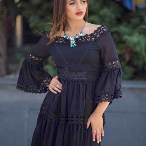 ROCHIE SCURTA NEAGRA DIN VOAL CU BRODERIE