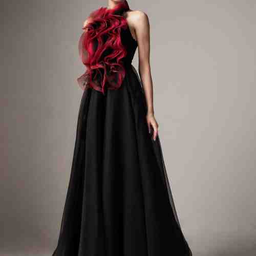 Rochie Ana Radu neagra de ocazie in clos fara maneci cu volanase