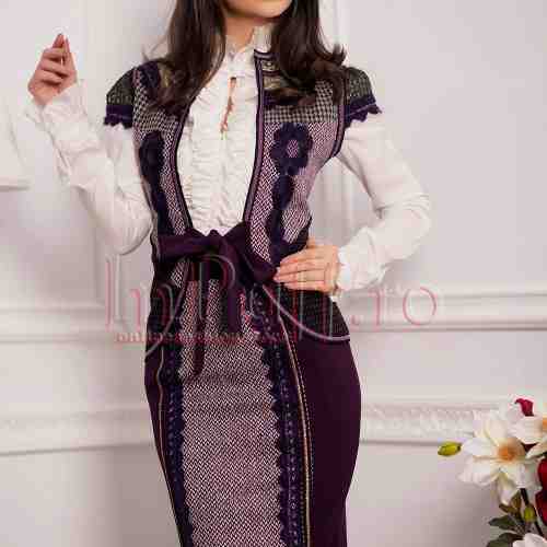 Vesta mov cu motive traditionale